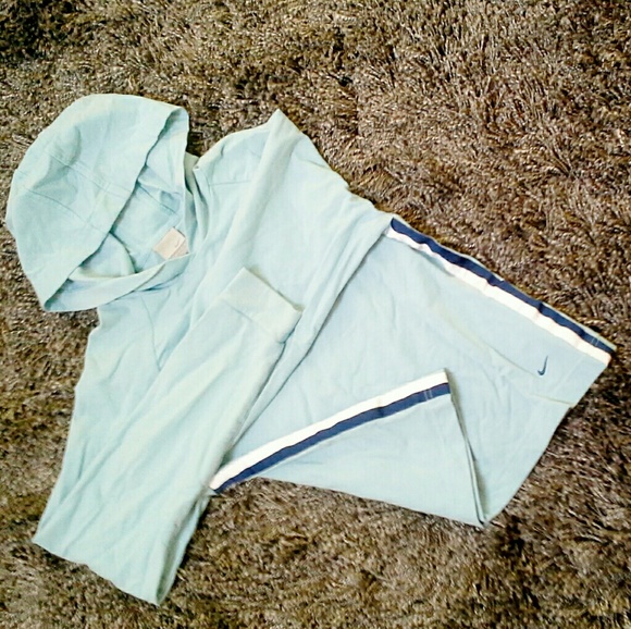 🎈Nike robin's egg blue hoodie - Picture 3 of 5